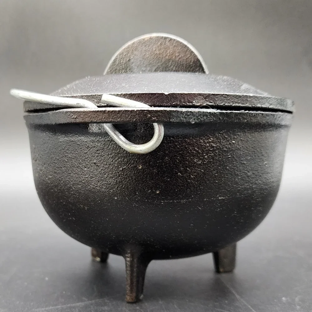 Lodge Miniature Black Cast Iron Cauldron L5MIC Pot Lid Rustic Farmhouse Decor